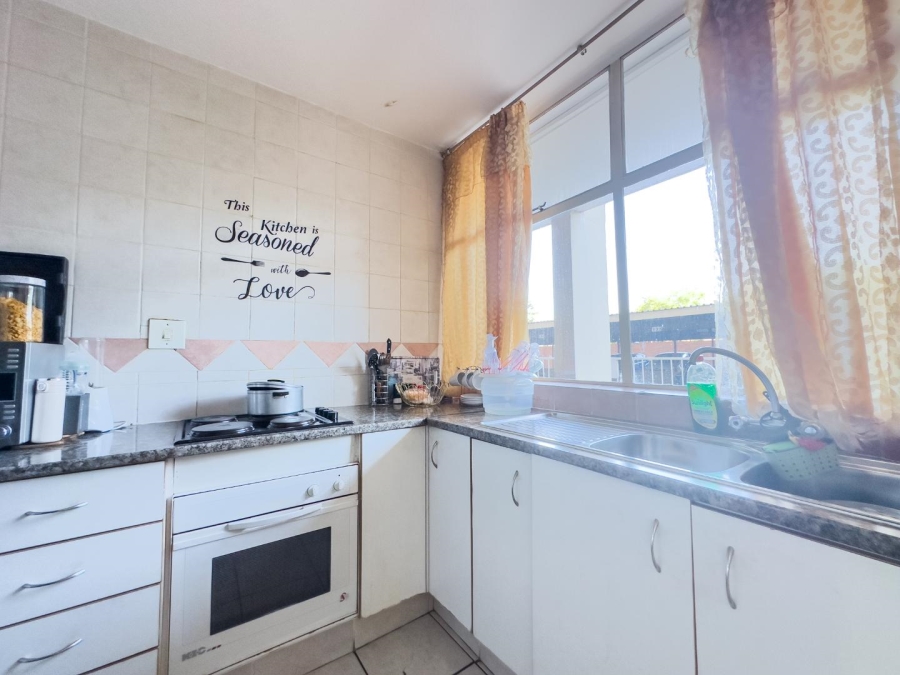 2 Bedroom Property for Sale in La Montagne Gauteng