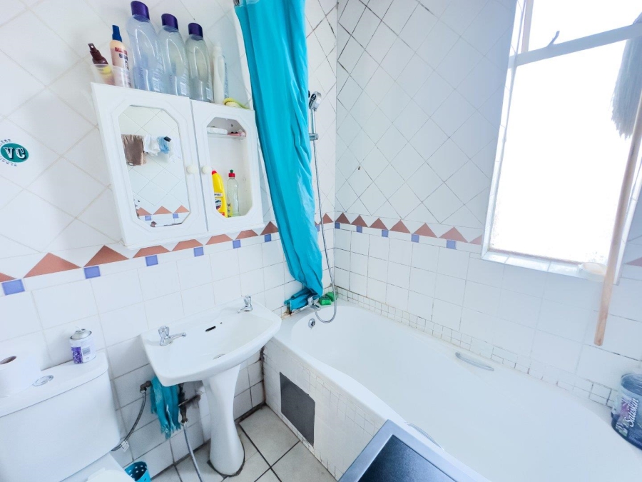 2 Bedroom Property for Sale in La Montagne Gauteng