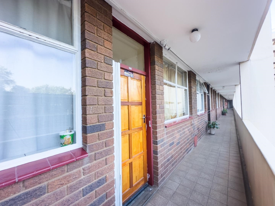 2 Bedroom Property for Sale in La Montagne Gauteng