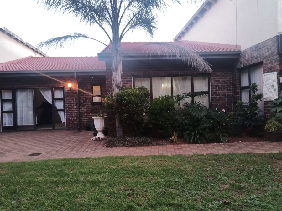 To Let 4 Bedroom Property for Rent in Wilro Park Gauteng