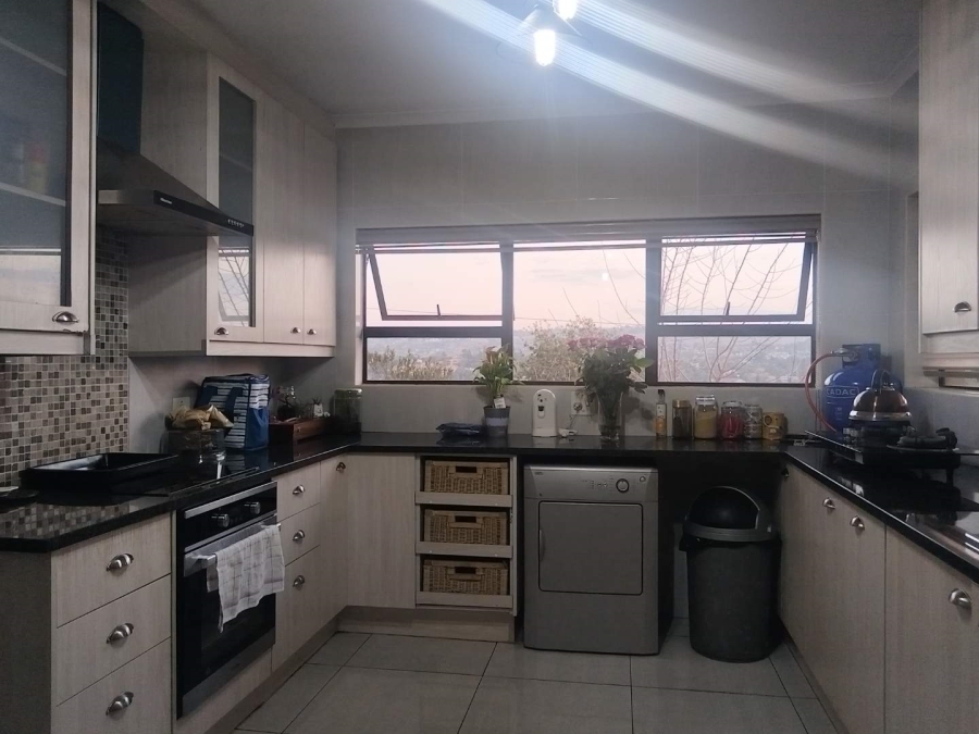 To Let 4 Bedroom Property for Rent in Wilro Park Gauteng