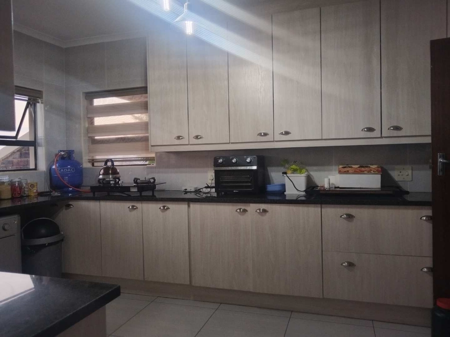 To Let 4 Bedroom Property for Rent in Wilro Park Gauteng