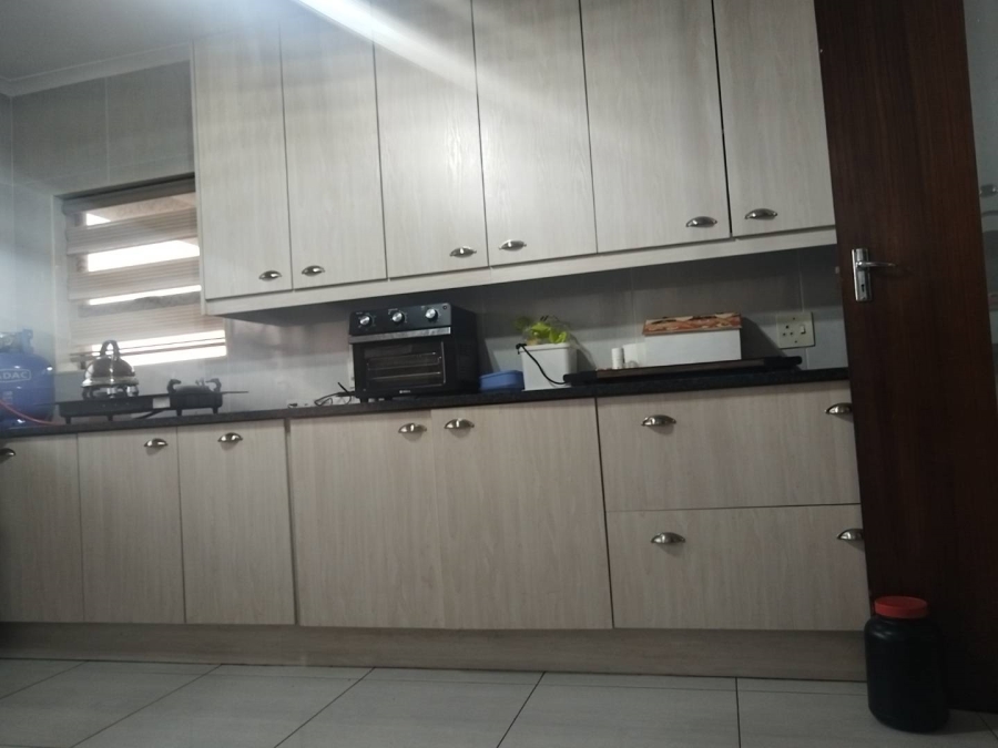 To Let 4 Bedroom Property for Rent in Wilro Park Gauteng