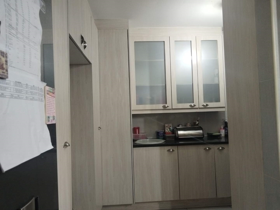 To Let 4 Bedroom Property for Rent in Wilro Park Gauteng