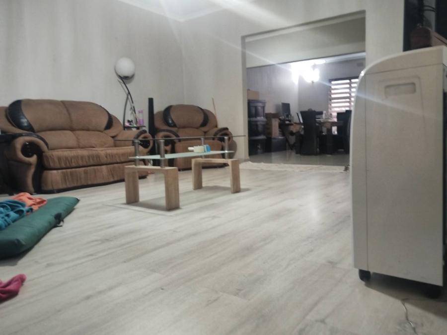 To Let 4 Bedroom Property for Rent in Wilro Park Gauteng