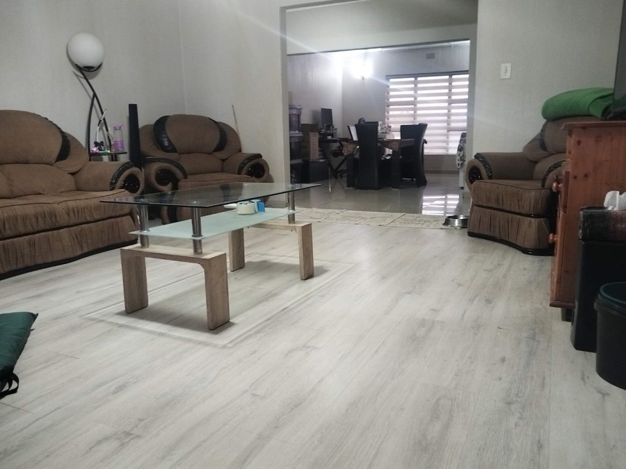 To Let 4 Bedroom Property for Rent in Wilro Park Gauteng