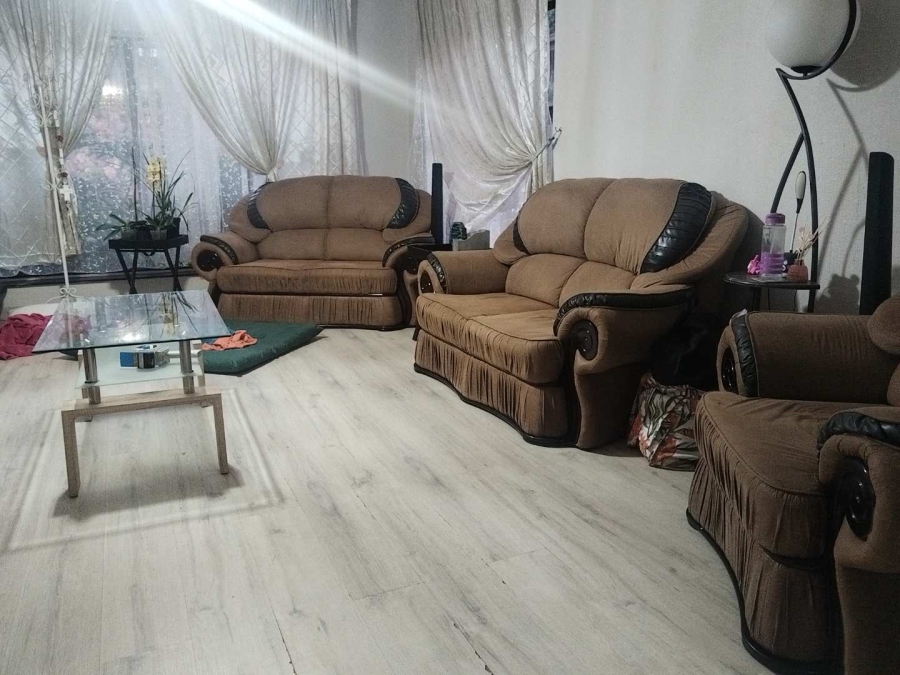 To Let 4 Bedroom Property for Rent in Wilro Park Gauteng