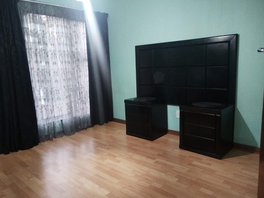 To Let 4 Bedroom Property for Rent in Wilro Park Gauteng