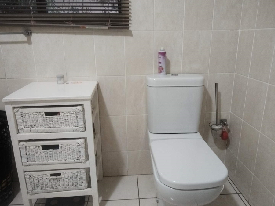 To Let 4 Bedroom Property for Rent in Wilro Park Gauteng