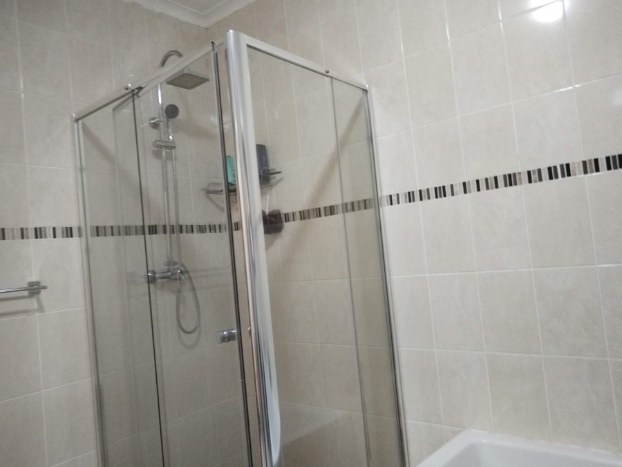 To Let 4 Bedroom Property for Rent in Wilro Park Gauteng