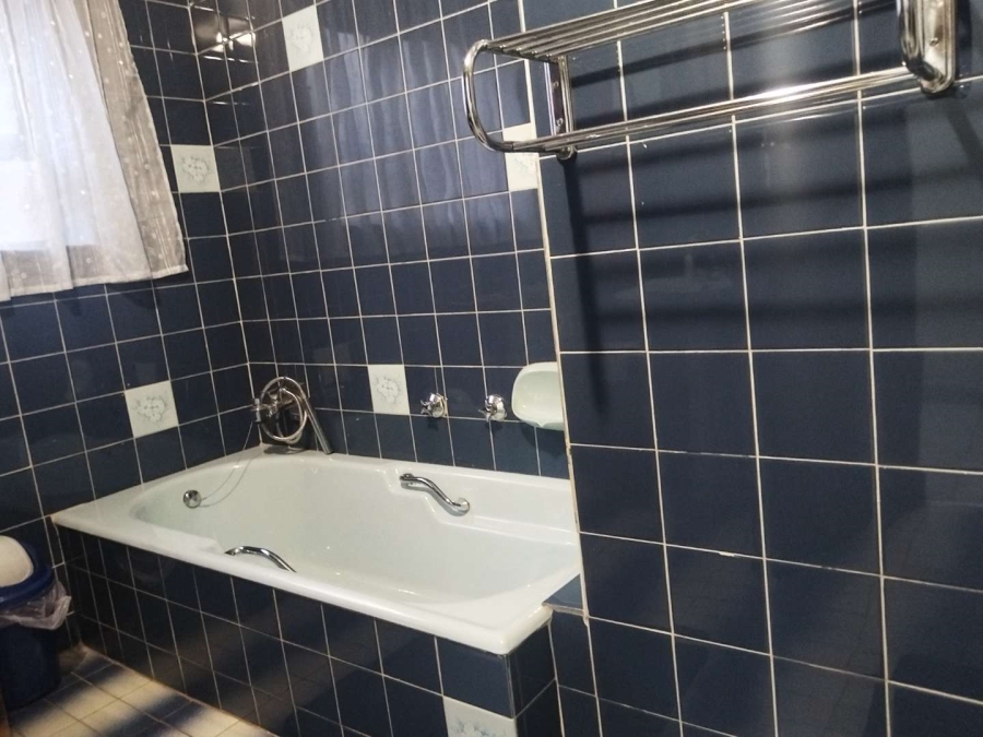 To Let 4 Bedroom Property for Rent in Wilro Park Gauteng
