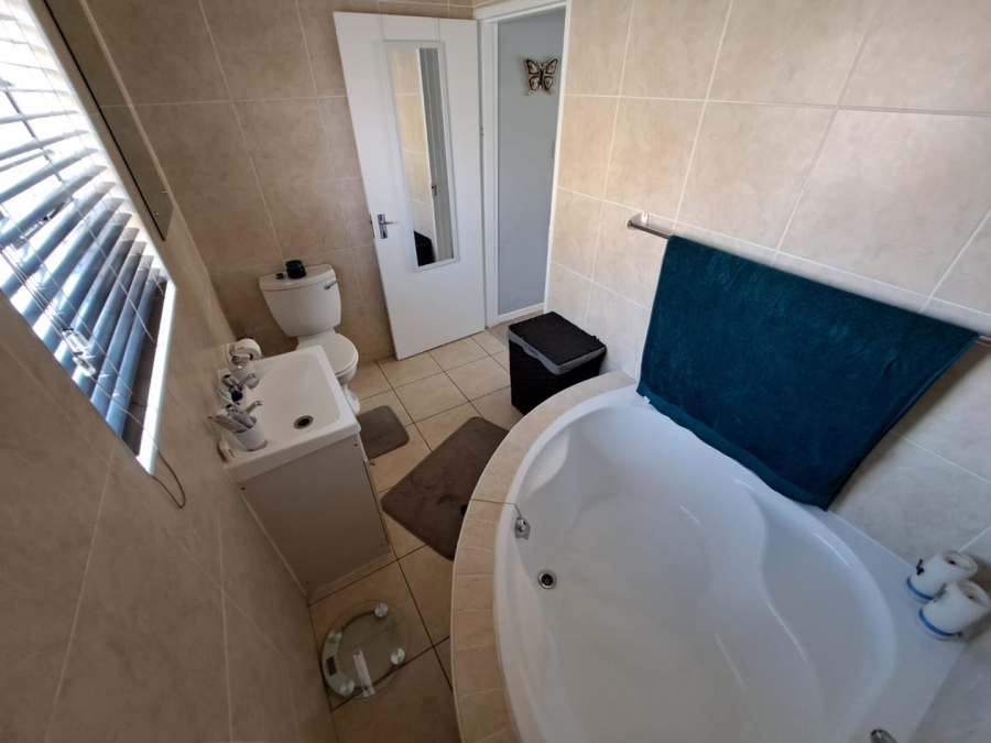 2 Bedroom Property for Sale in Liefde en Vrede Gauteng