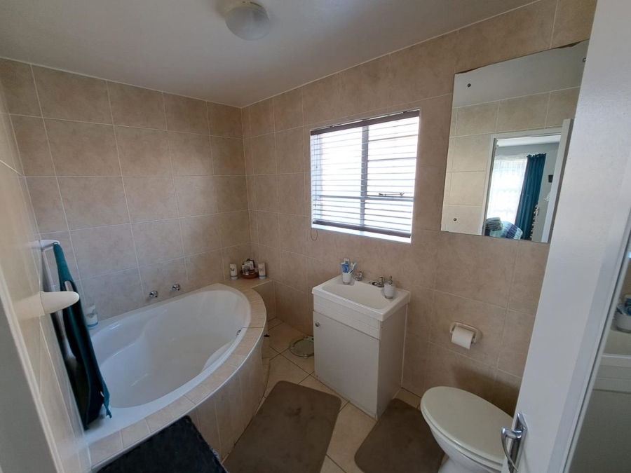 2 Bedroom Property for Sale in Liefde en Vrede Gauteng