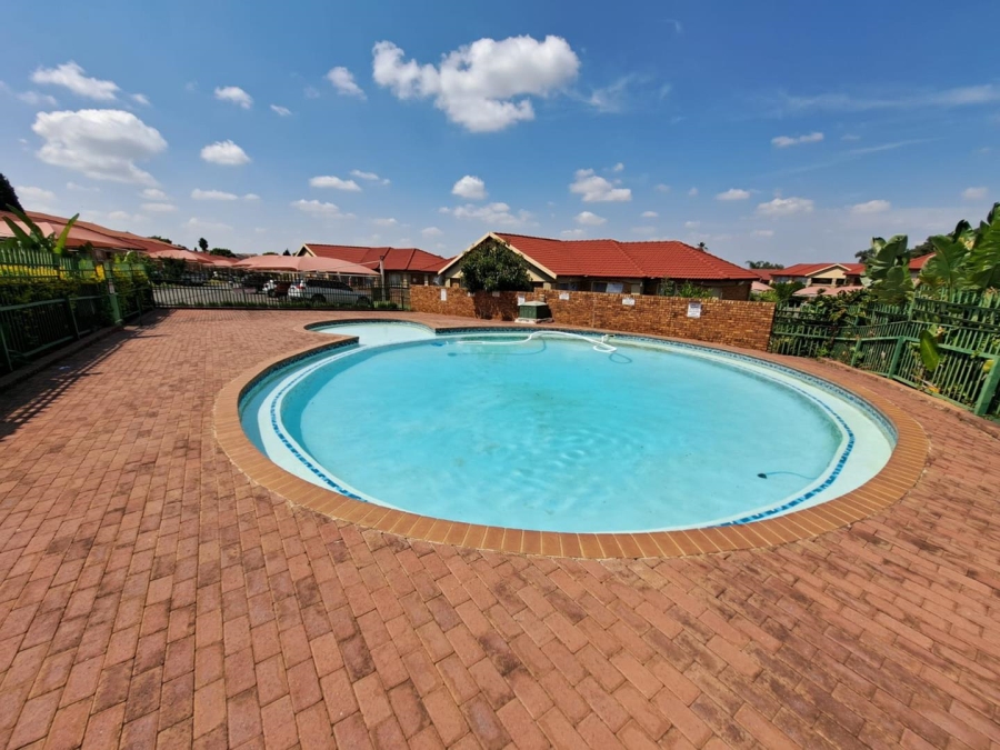 2 Bedroom Property for Sale in Liefde en Vrede Gauteng
