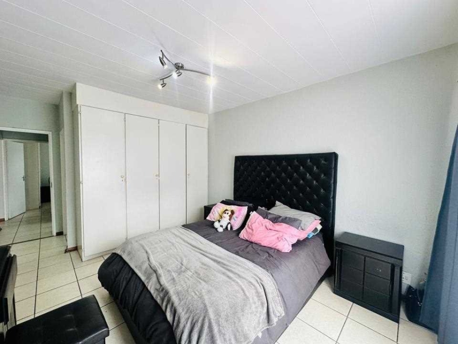 2 Bedroom Property for Sale in Verwoerdpark Gauteng
