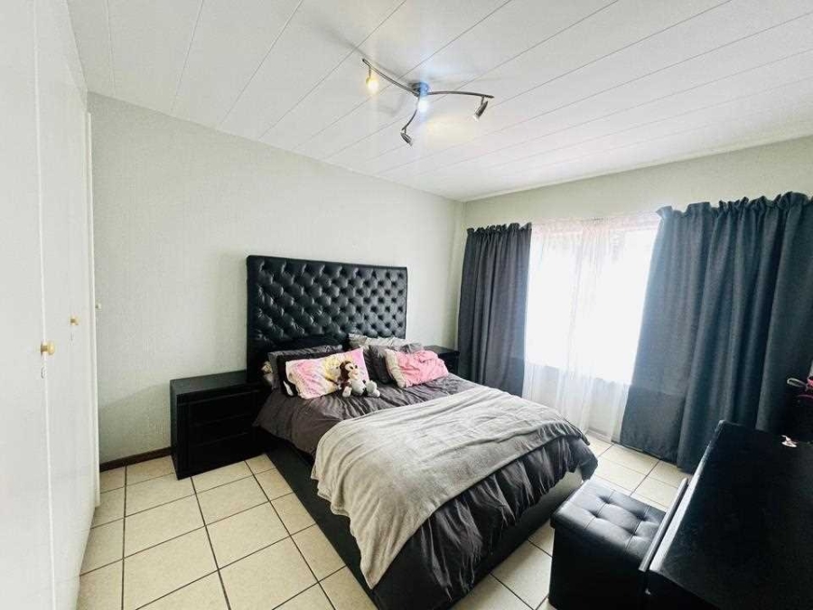 2 Bedroom Property for Sale in Verwoerdpark Gauteng