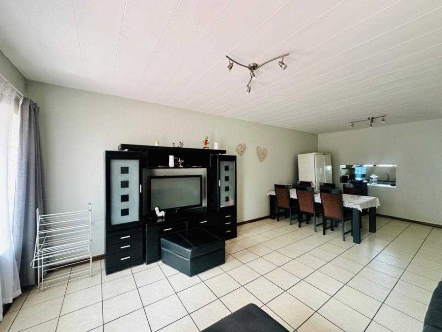 2 Bedroom Property for Sale in Verwoerdpark Gauteng