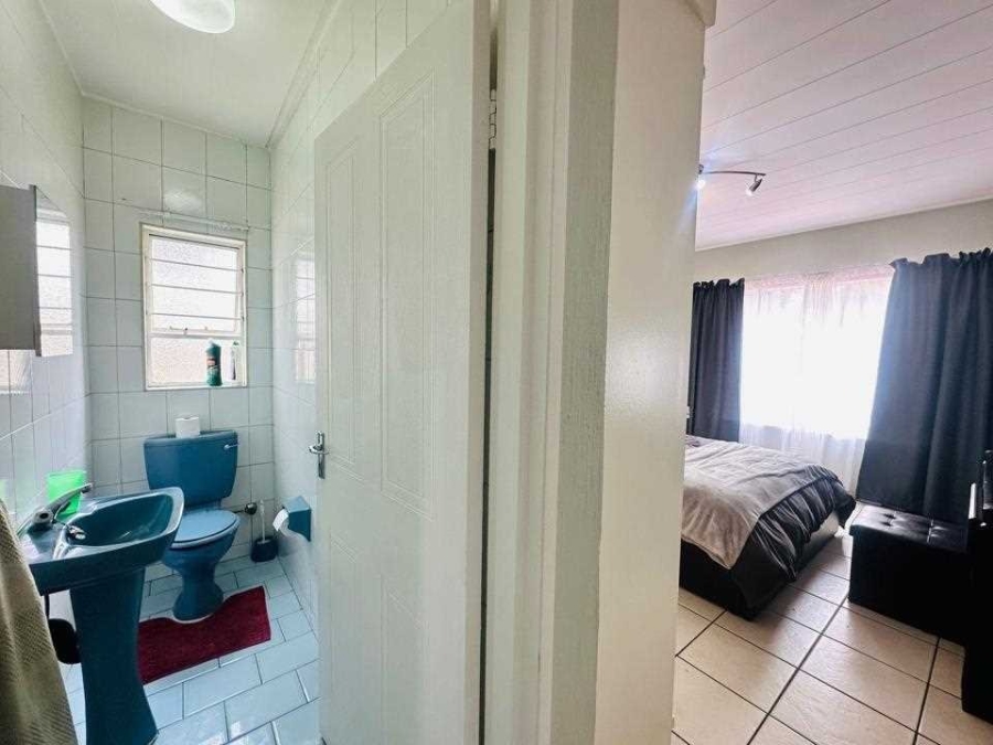 2 Bedroom Property for Sale in Verwoerdpark Gauteng