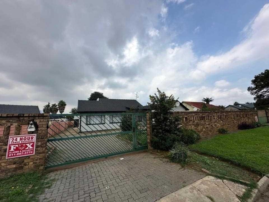 3 Bedroom Property for Sale in General Albertspark Gauteng