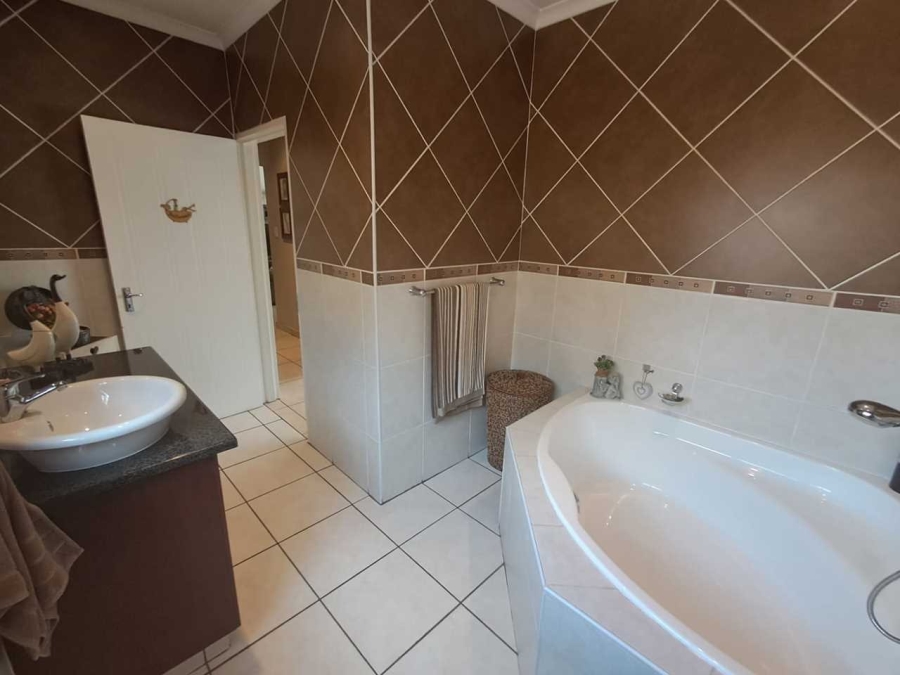 3 Bedroom Property for Sale in New Market Gauteng