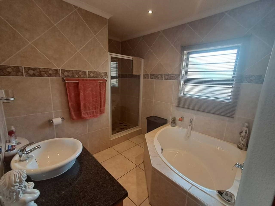 3 Bedroom Property for Sale in New Market Gauteng