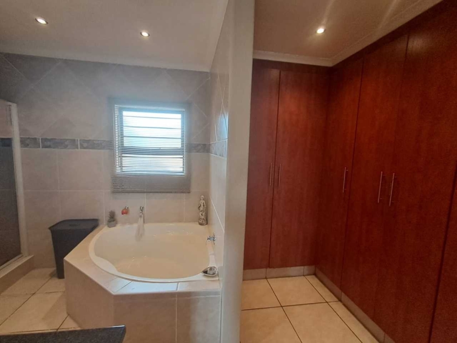 3 Bedroom Property for Sale in New Market Gauteng