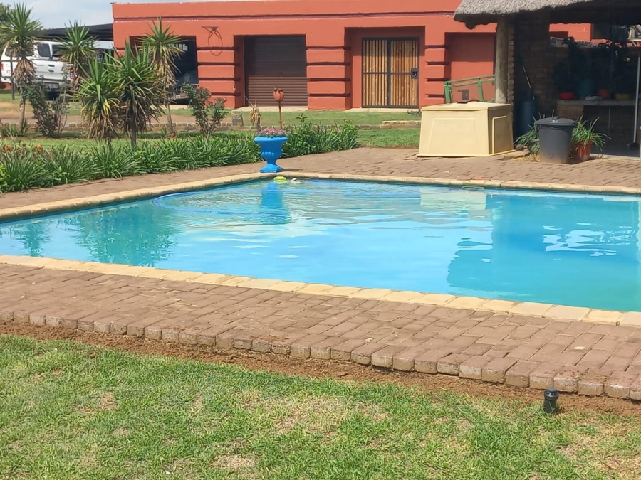 5 Bedroom Property for Sale in Helderstrome AH Gauteng