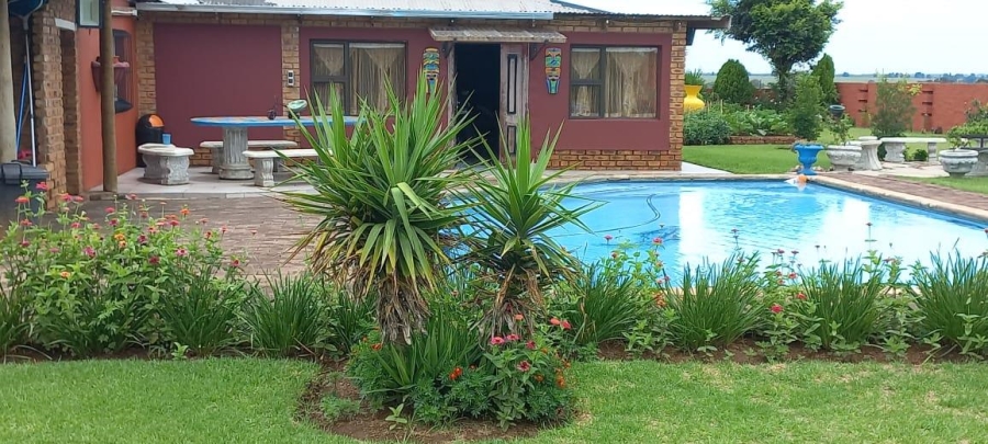 5 Bedroom Property for Sale in Helderstrome AH Gauteng