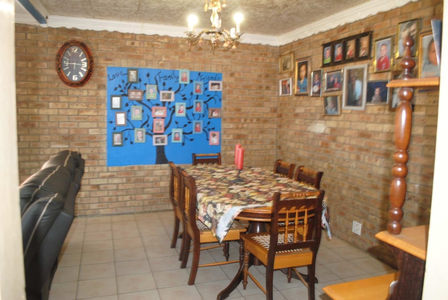 5 Bedroom Property for Sale in Helderstrome AH Gauteng