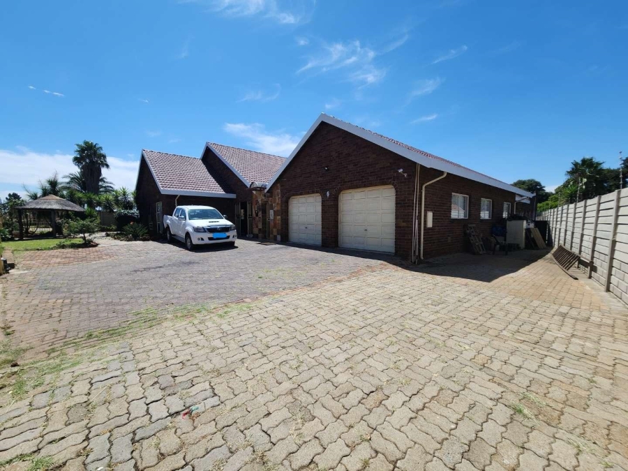 4 Bedroom Property for Sale in Mayberry Park Gauteng