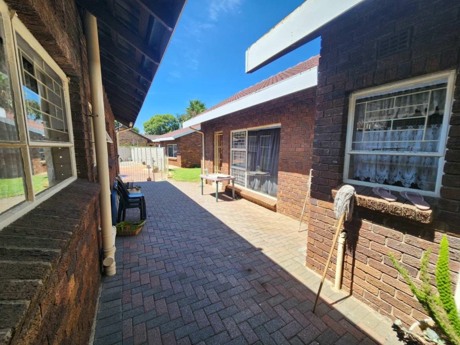 4 Bedroom Property for Sale in Mayberry Park Gauteng