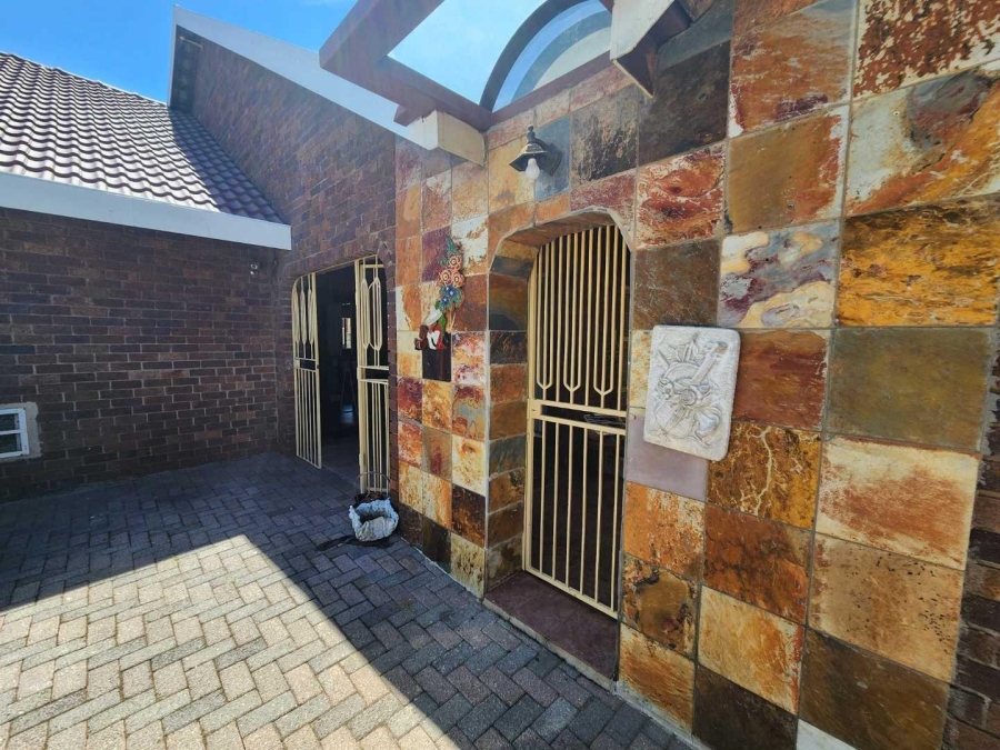 4 Bedroom Property for Sale in Mayberry Park Gauteng