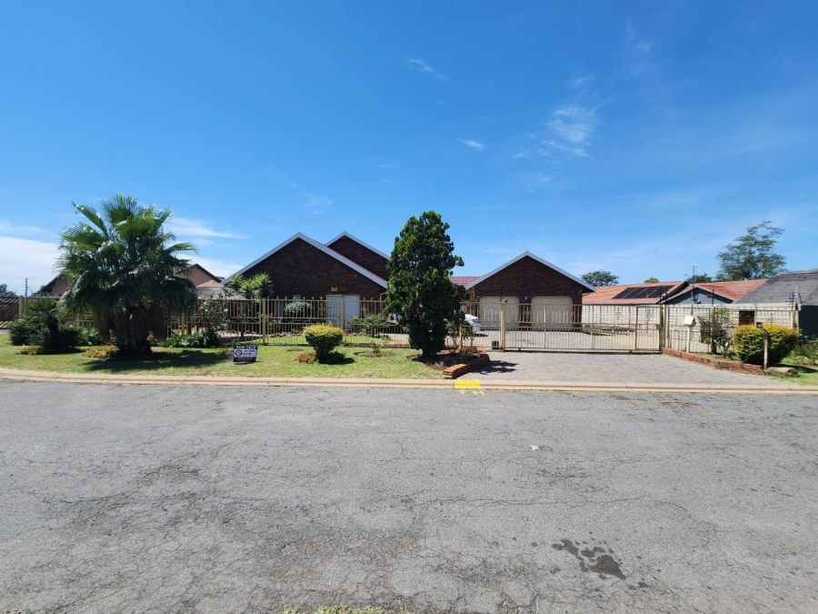 4 Bedroom Property for Sale in Mayberry Park Gauteng