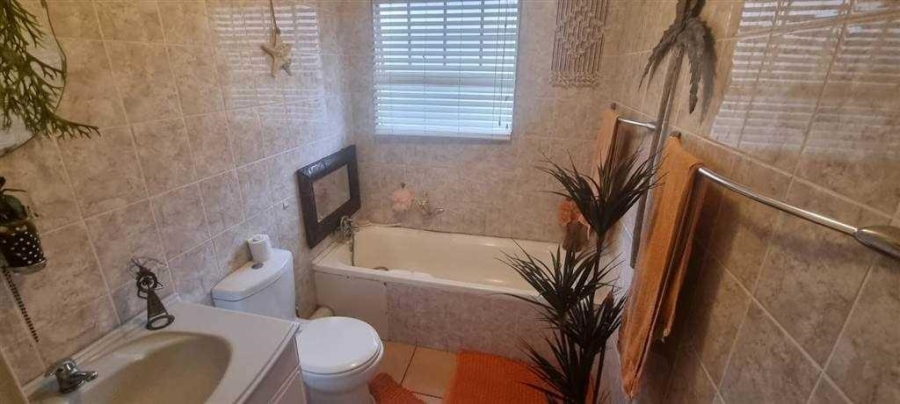 1 Bedroom Property for Sale in Verwoerdpark Gauteng