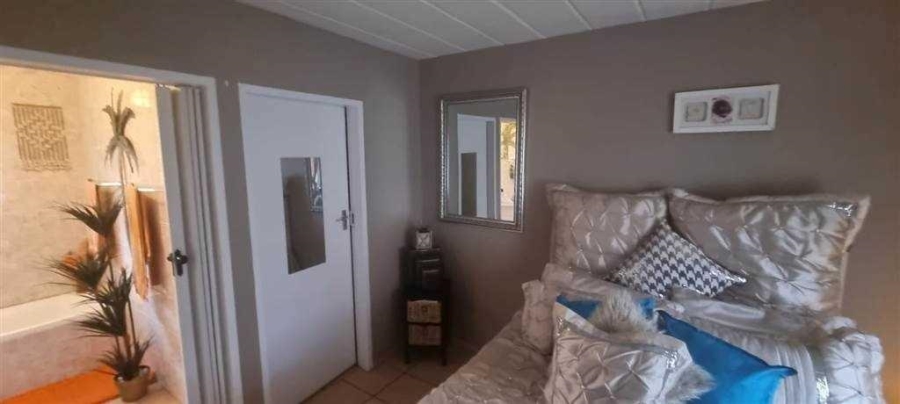 1 Bedroom Property for Sale in Verwoerdpark Gauteng