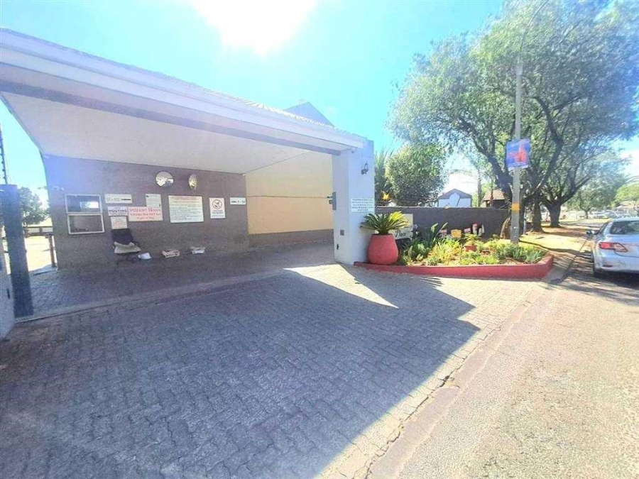 1 Bedroom Property for Sale in Verwoerdpark Gauteng