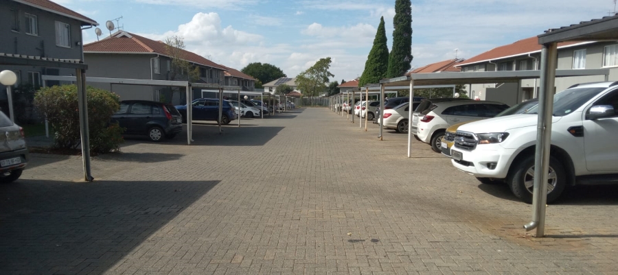2 Bedroom Property for Sale in Glen Marais Gauteng