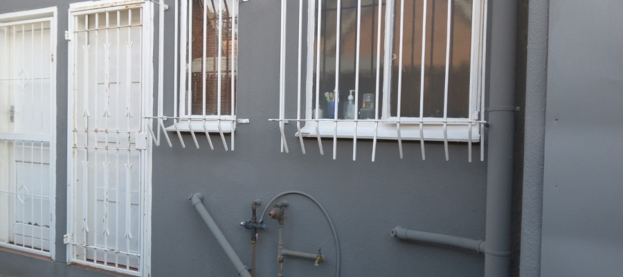 2 Bedroom Property for Sale in Glen Marais Gauteng