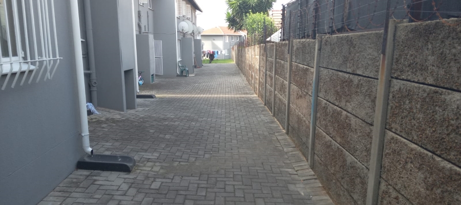 2 Bedroom Property for Sale in Glen Marais Gauteng