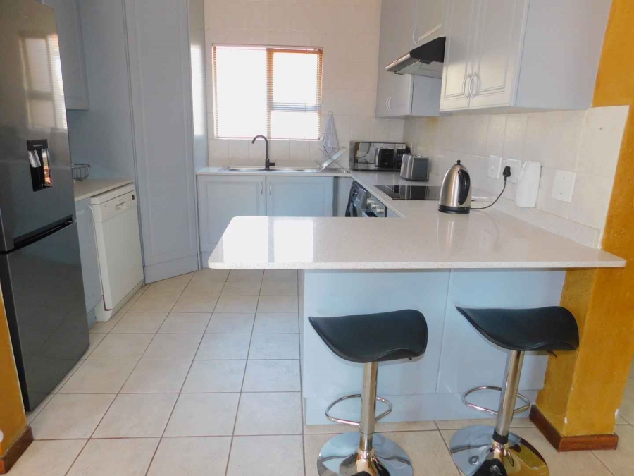 To Let 2 Bedroom Property for Rent in Lonehill Gauteng