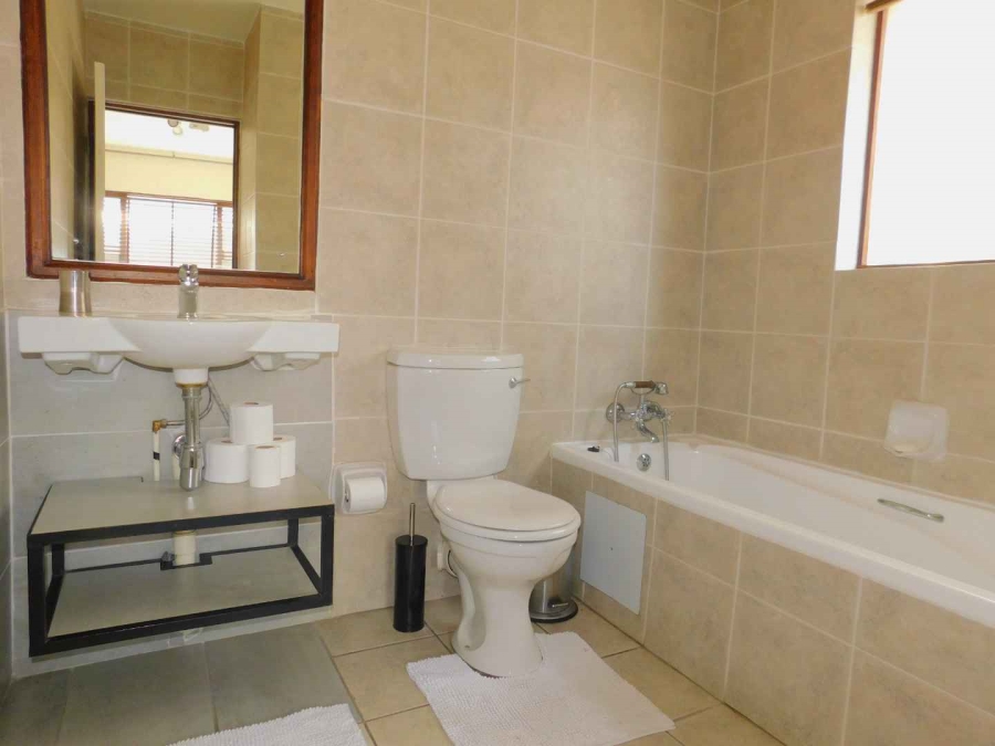 To Let 2 Bedroom Property for Rent in Lonehill Gauteng
