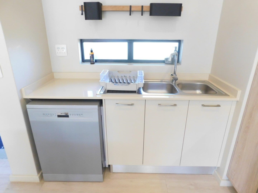 To Let 2 Bedroom Property for Rent in Rosebank Gauteng