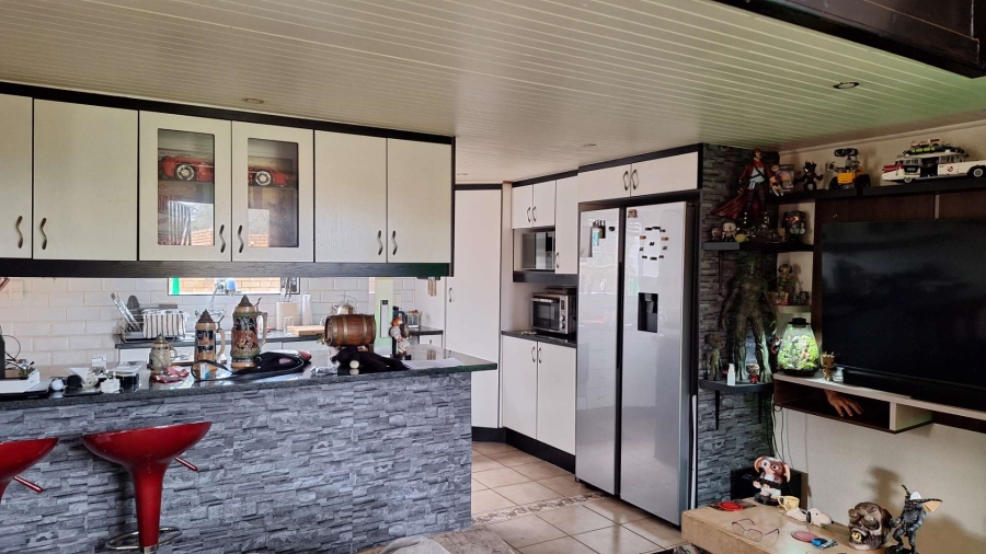 To Let 3 Bedroom Property for Rent in Radiokop Gauteng