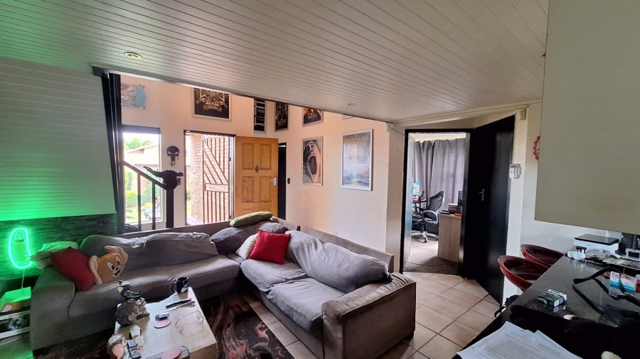 To Let 3 Bedroom Property for Rent in Radiokop Gauteng
