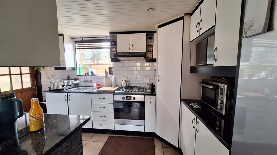 To Let 3 Bedroom Property for Rent in Radiokop Gauteng