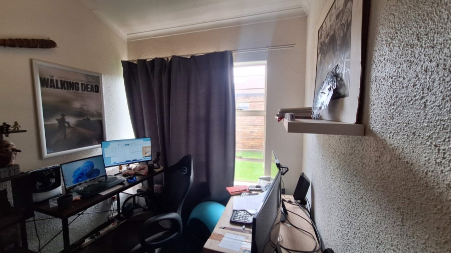 To Let 3 Bedroom Property for Rent in Radiokop Gauteng