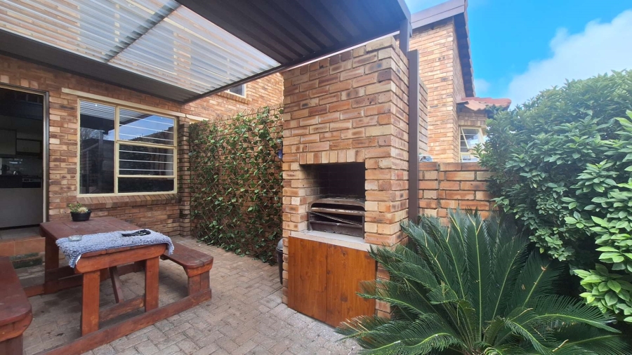 To Let 3 Bedroom Property for Rent in Radiokop Gauteng