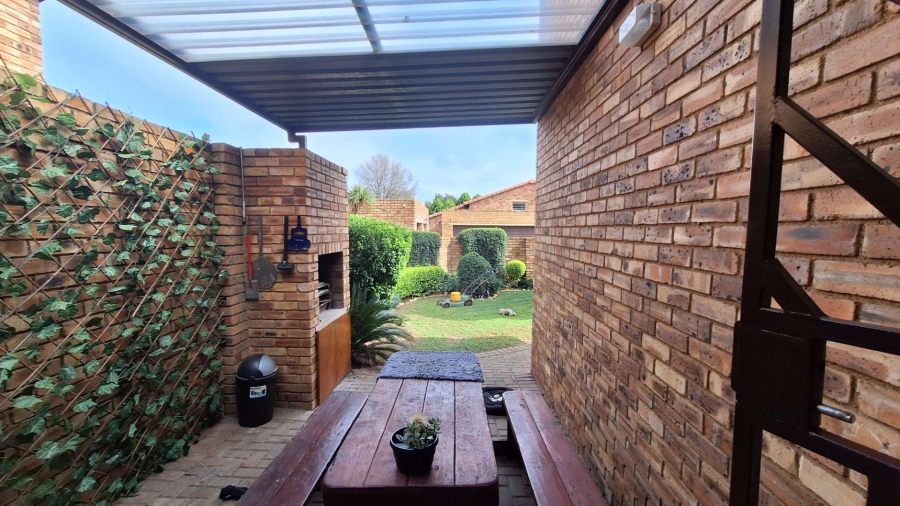 To Let 3 Bedroom Property for Rent in Radiokop Gauteng