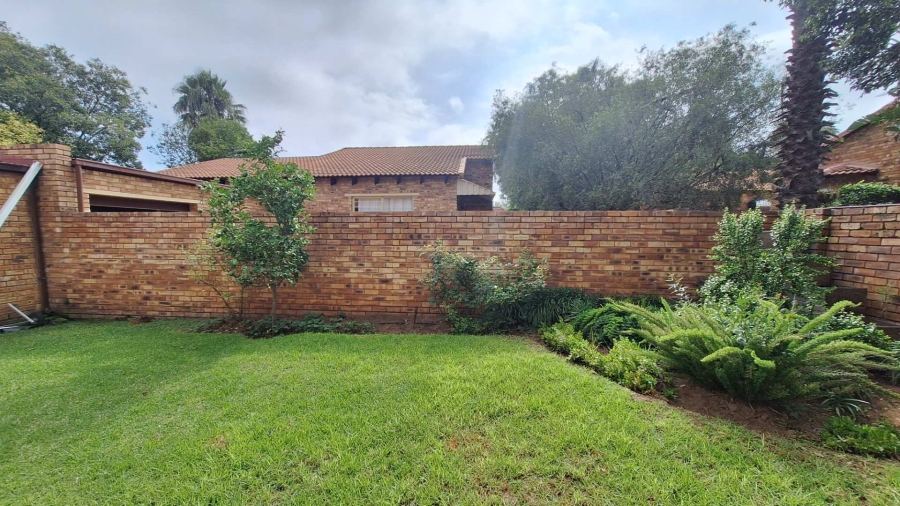 To Let 3 Bedroom Property for Rent in Radiokop Gauteng