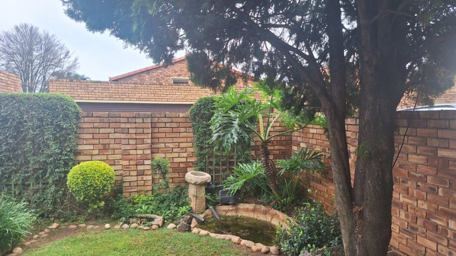 To Let 3 Bedroom Property for Rent in Radiokop Gauteng